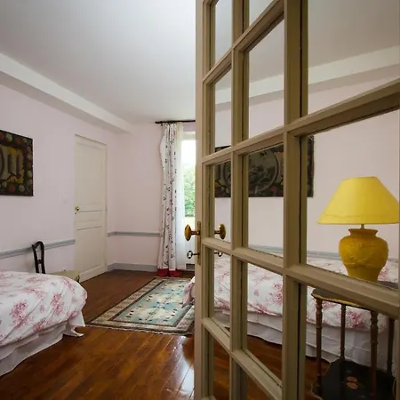 Chateau De La Madeleine Pressagny-lʼOrgeuilleux