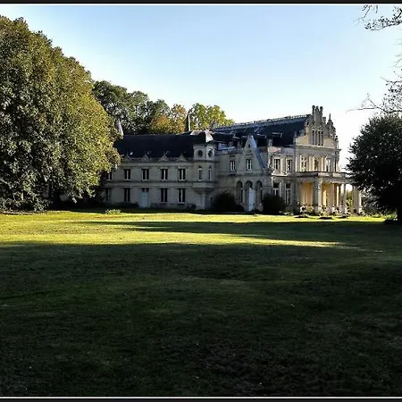 Alojamento de Acomodação e Pequeno-almoço Chateau De La Madeleine Pressagny-lʼOrgeuilleux