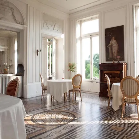 Chateau De La Madeleine Pressagny-lʼOrgeuilleux