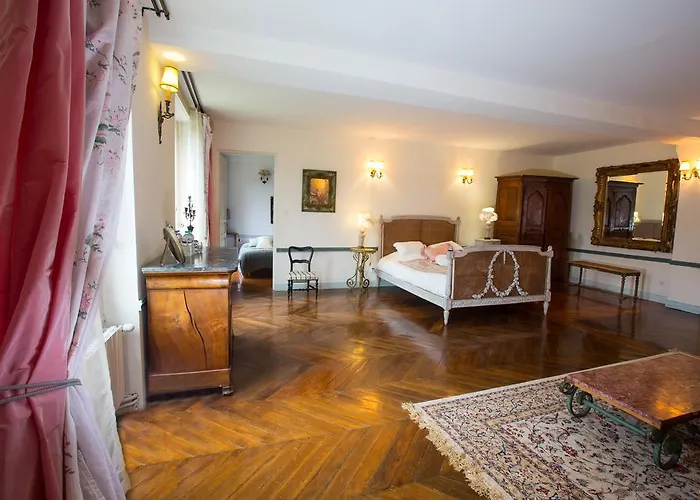 Chateau De La Madeleine * Pressagny-lʼOrgeuilleux