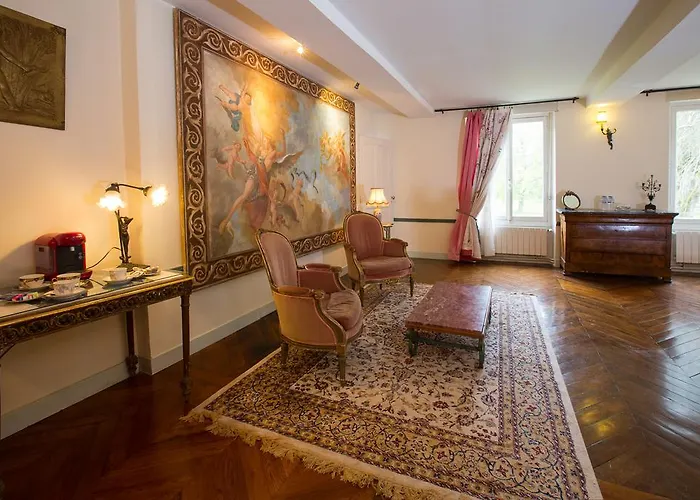 Couette-café Chateau De La Madeleine *