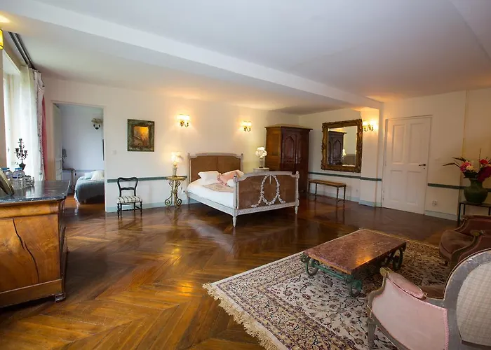 Chateau De La Madeleine