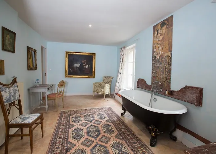 Chateau De La Madeleine Couette-café