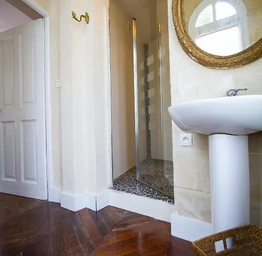 Chateau De La Madeleine Couette-café *