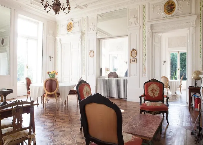 Chateau De La Madeleine * Pressagny-lʼOrgeuilleux