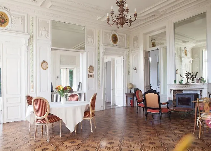 Chateau De La Madeleine Couette-café